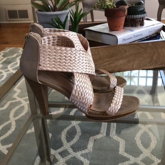 Pilar Abril Cream Heeled Sandals, Size 7 1/2 - Picture 8 of 9